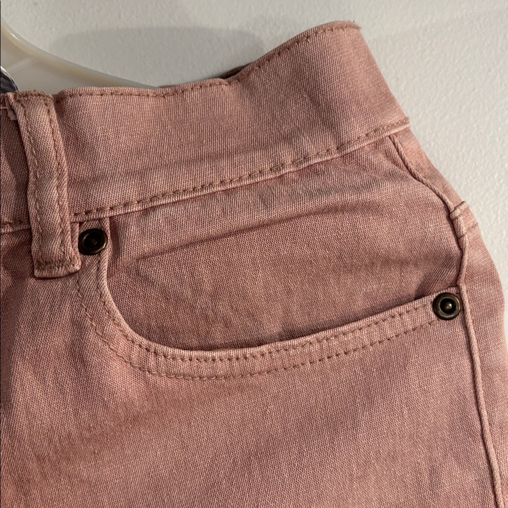 DG2- Diana Gilman tan jeans. EUC. Sz 4. they have stretch and ankle zippers.